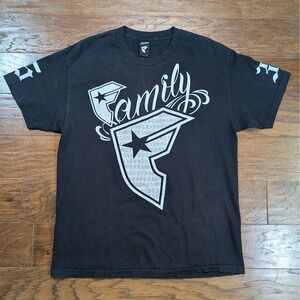 Y2K Famous Stars and Straps Family Logo T Shirt Mens Large 21.5x27